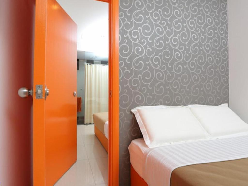 1 Hotel Taman Connaught Kuala Lumpur Exteriör bild