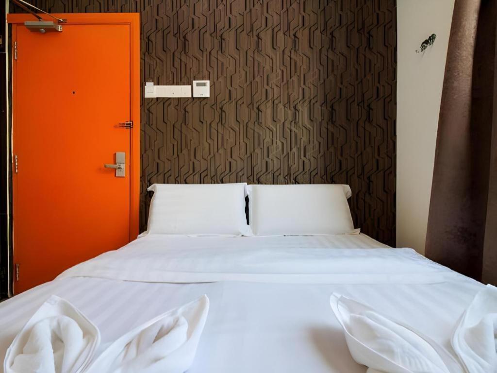 1 Hotel Taman Connaught Kuala Lumpur Exteriör bild