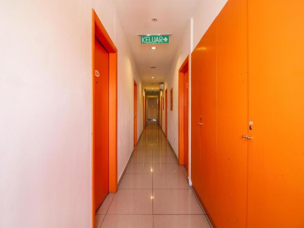 1 Hotel Taman Connaught Kuala Lumpur Exteriör bild