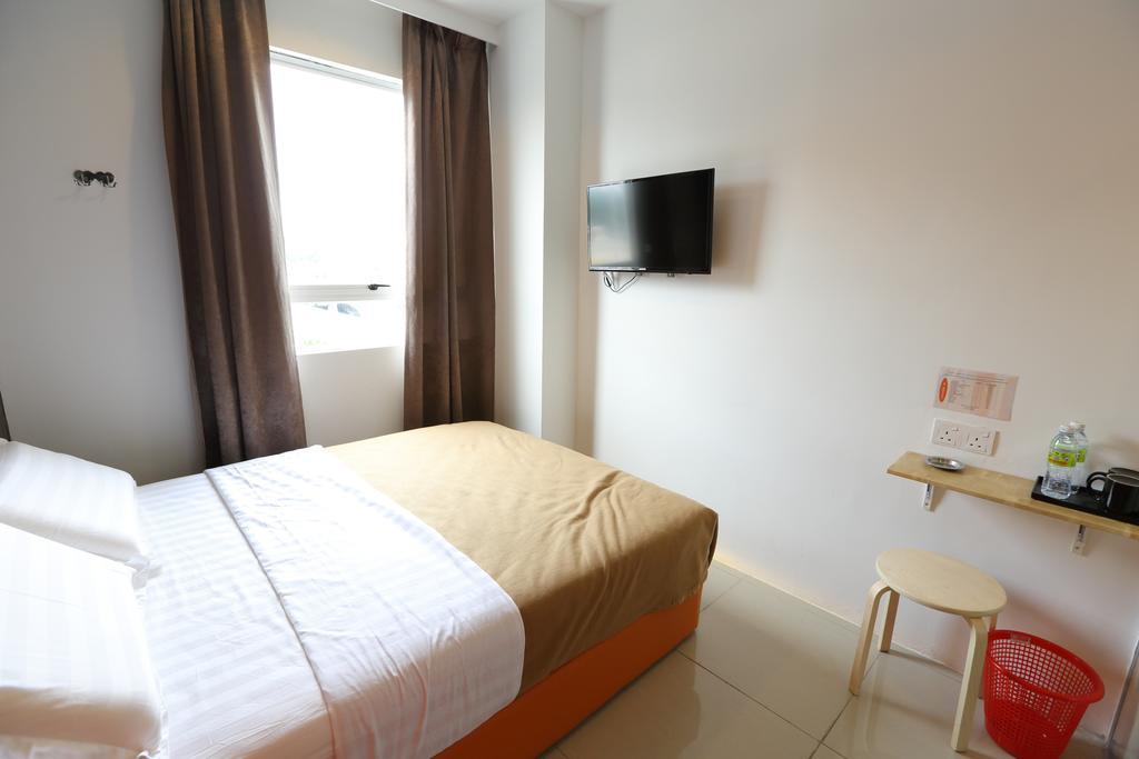 1 Hotel Taman Connaught Kuala Lumpur Exteriör bild