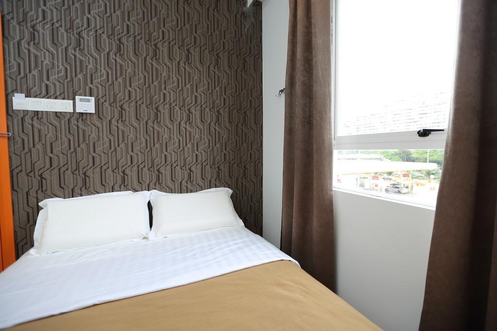 1 Hotel Taman Connaught Kuala Lumpur Exteriör bild